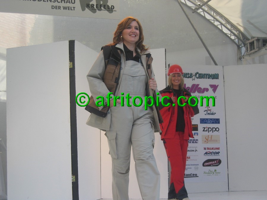 ../Images/Krefeld-Strssenmodenschau-2005 413.jpg